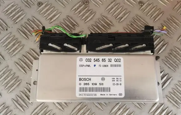 Mercedes-Benz E W211 ESP (stability system) control unit 0325456532
