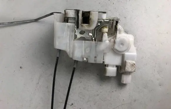 Subaru Outback Front door lock