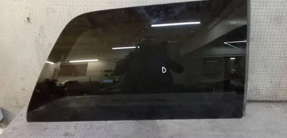 Volkswagen Routan Rear side window