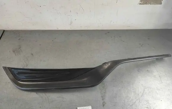 Volvo V60 Front bumper splitter molding 31425114