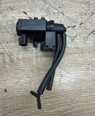BMW 6 F06 Gran coupe Turbo solenoid valve 70088711 7626351 13T088