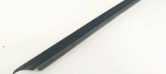 Seat Ibiza III (6L) Front door glass trim molding 6L4837471C
