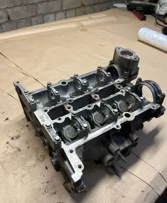 Ford Focus Engine head Pbcm5g6090 M1da A1020038