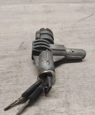Volvo S70 V70 V70 XC Ignition lock 1329987
