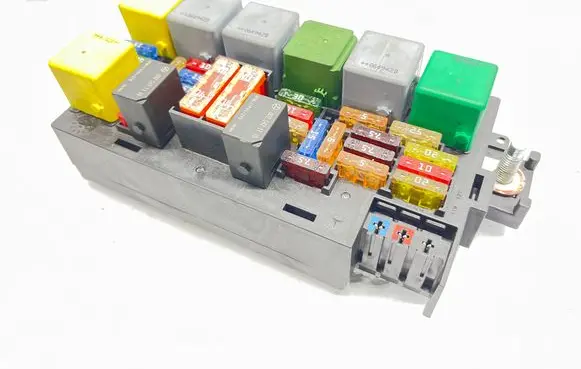 Mercedes-Benz ML W164 Fuse module A1645400672