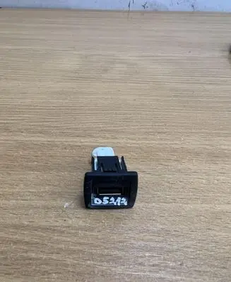 Mercedes-Benz S W221 USB socket connector A2188200187 D5212