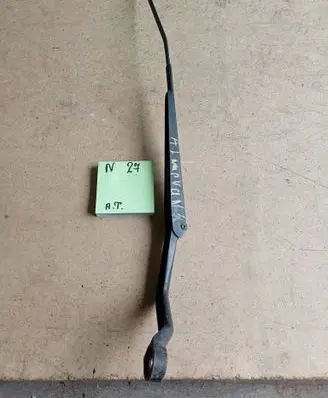 Nissan Almera N16 Front wiper blade arm 21415351