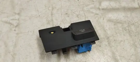 BMW 3 G20 G21 USB socket connector 8711939 6807232