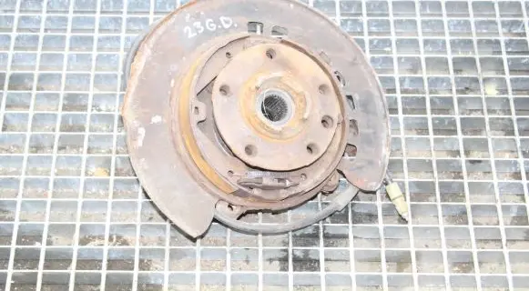 Volkswagen Touareg I Rear wheel hub