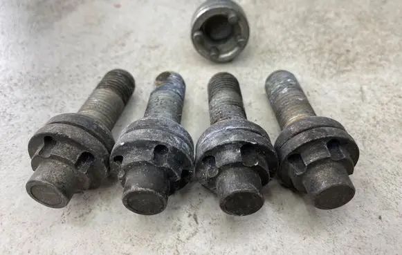 Volkswagen Sharan Anti-theft wheel nuts and lock 