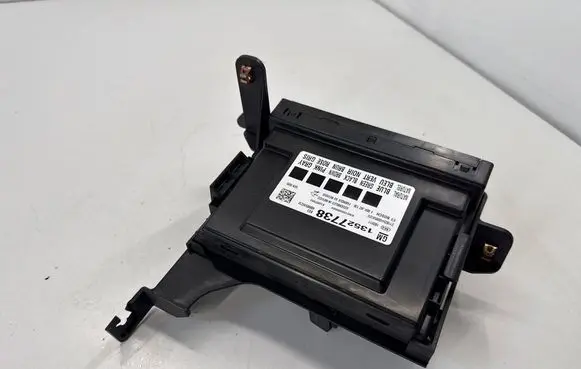 Chevrolet Camaro Central body control module 13527738