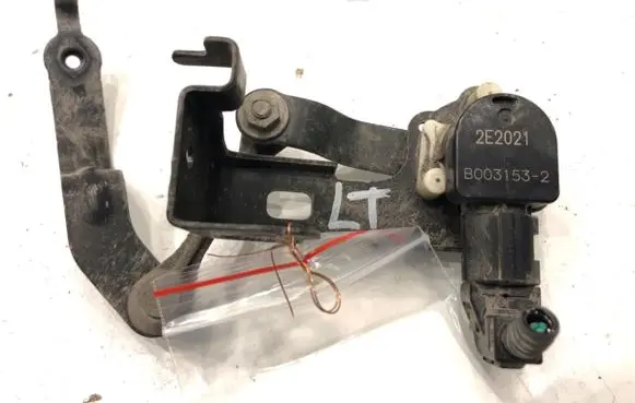 Headlight/headlamp level sensor