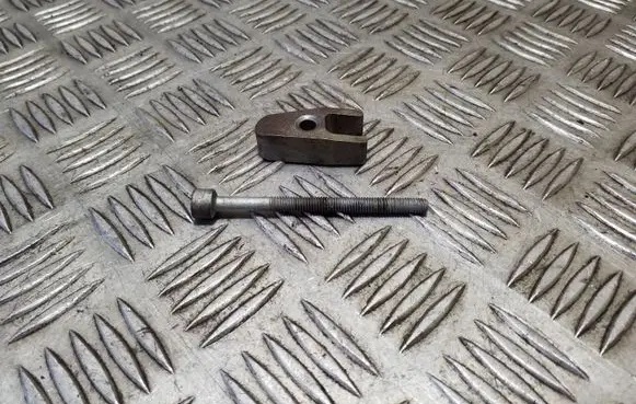 Mercedes-Benz ML W164 Fuel Injector clamp holder