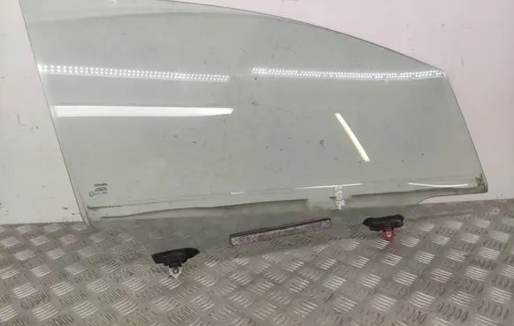 Toyota Verso Front door window glass four-door
