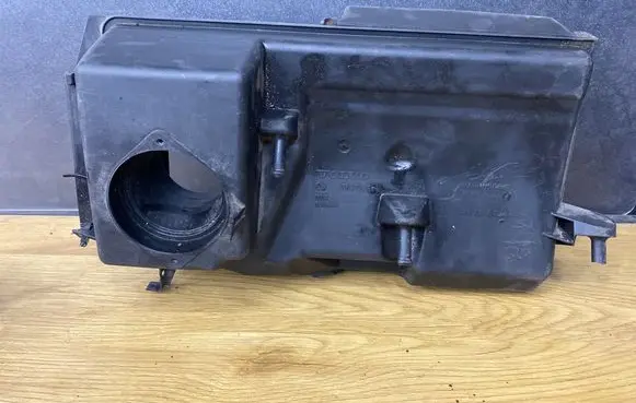 Volvo V50 Air filter box 30677533 16042