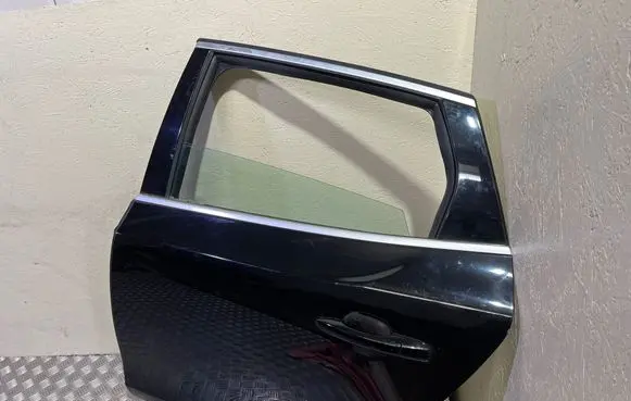Volvo V40 Rear door