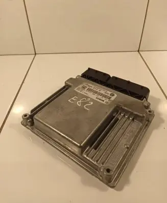 BMW 1 E82 E88 Engine control unit/module 0281017551 8512499