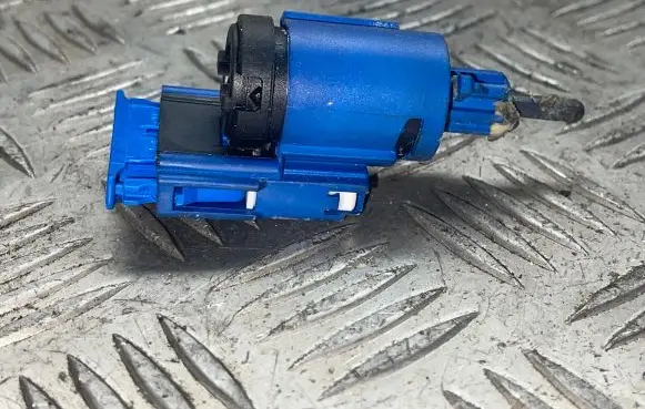 Clutch pedal sensor