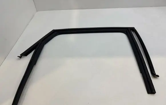 Seat Arona Rubber seal rear door window/glass 