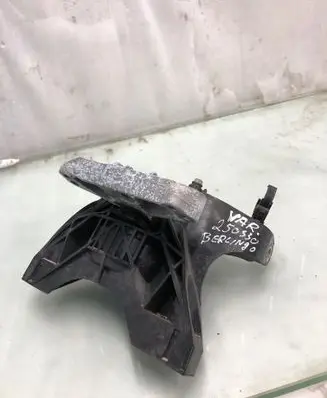 Citroen Berlingo Engine mount bracket 9820297580