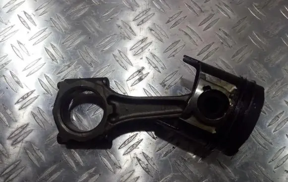 Opel Corsa C Piston with connecting rod