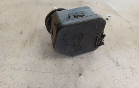 Volkswagen Bora Headlight level adjustment motor 1J0941295C