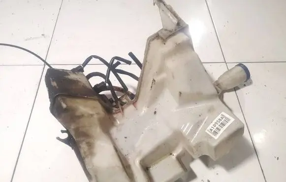 Peugeot 407 Windshield washer fluid reservoir/tank 