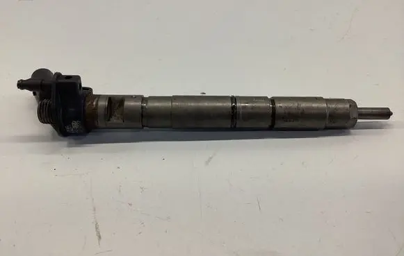 Audi A5 8T 8F Fuel injector 0445115058