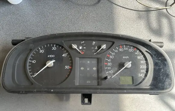 Renault Laguna II Speedometer (instrument cluster) 8200170297 501018550065