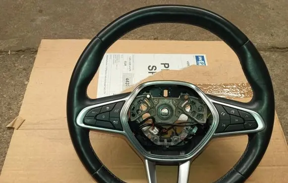 Renault Arkana Steering wheel 484002187R