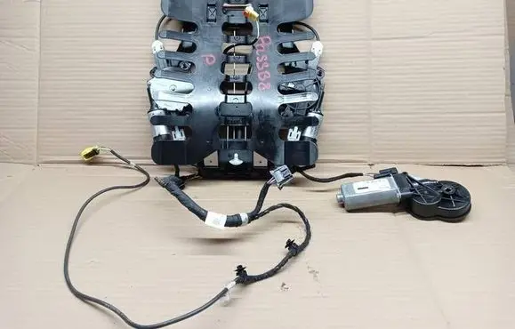 Volkswagen PASSAT B8 Seat adjustment motor 5N0881880F