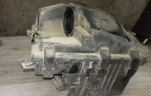 Volvo V70 Air filter box 13585 8626061
