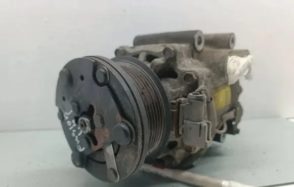 Ford Fusion Air conditioning (A/C) compressor (pump) YS4H19D629AB 2003MAY06 60MPRESS0R