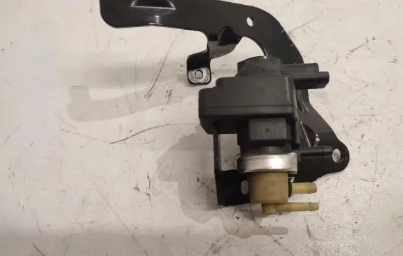 Renault Fluence Turbo solenoid valve v759537280