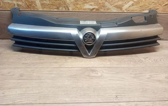 Opel Astra H Front bumper upper radiator grill 95653704 13108471