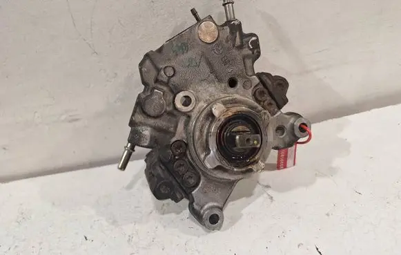 Opel Antara Fuel injection high pressure pump 25184341