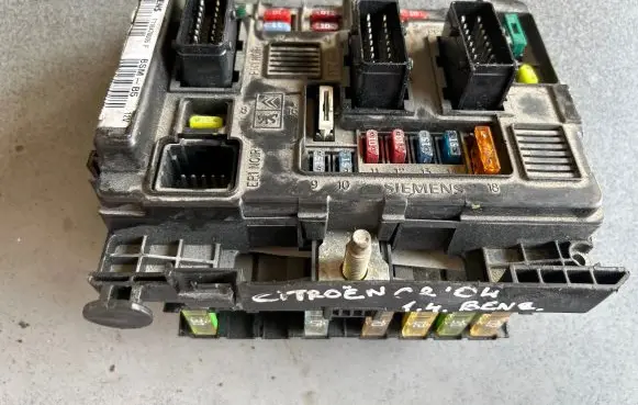 Citroen C2 Fuse module T118470005F 9643498680