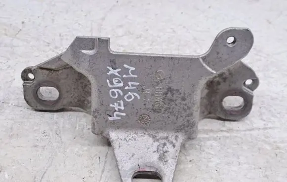 Mazda CX-30 Engine mount bracket 
