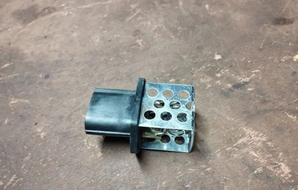Dodge Durango II Fan control module 