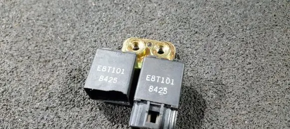 Mitsubishi Galant Other relay e8t1018425 nenustayta