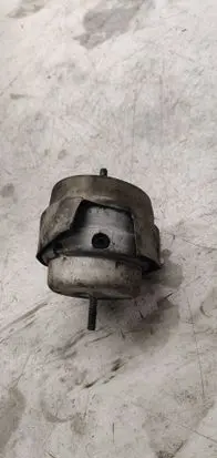 Engine mount bracket