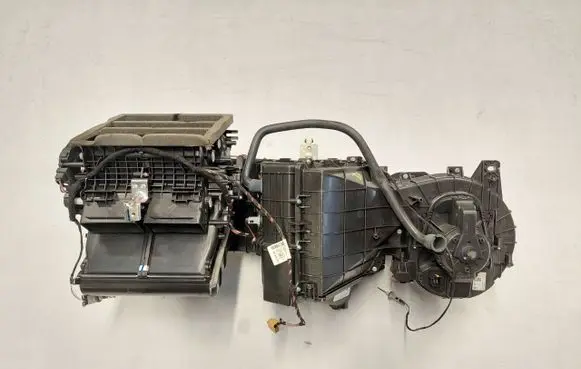 Volkswagen Touareg II Interior heater climate box assembly 7P1820005J