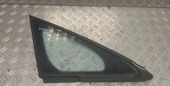 Toyota Verso Front triangle window/glass 