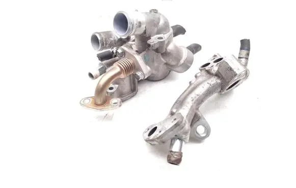 Mitsubishi Outlander Thermostat/thermostat housing