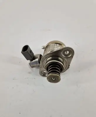 Volkswagen PASSAT B8 Fuel injection high pressure pump 0261520261
