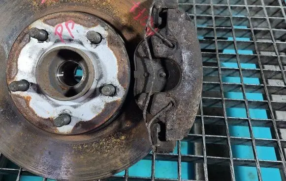 Front brake caliper