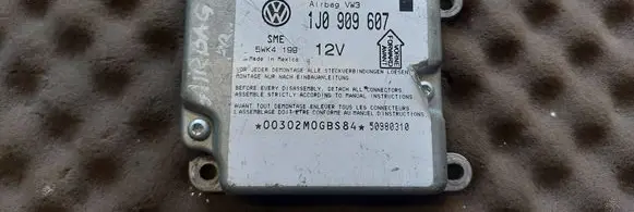 Volkswagen PASSAT B5 Airbag control unit/module 1J0909607