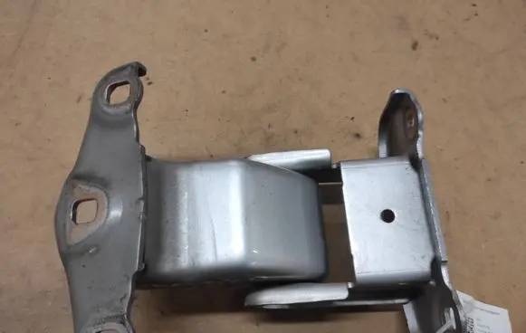 Opel Vivaro Loading door lower hinge 527428 57854