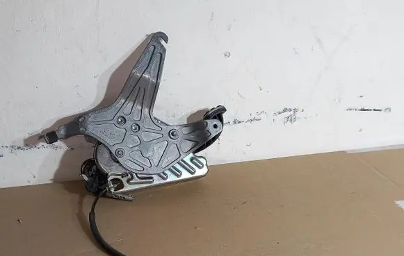 Mercedes-Benz C W204 Handbrake/parking brake lever assembly A2044200684