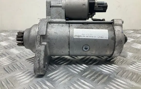 Volkswagen Golf VII Starter motor 02Z
